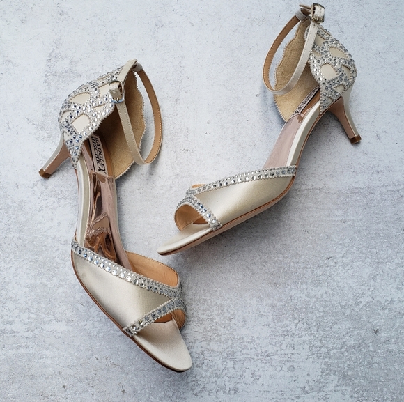Badgley Mischka Gillian Jeweled Ivory Satin Dress Sandal Heels Sz 8 Bride - Picture 1 of 8